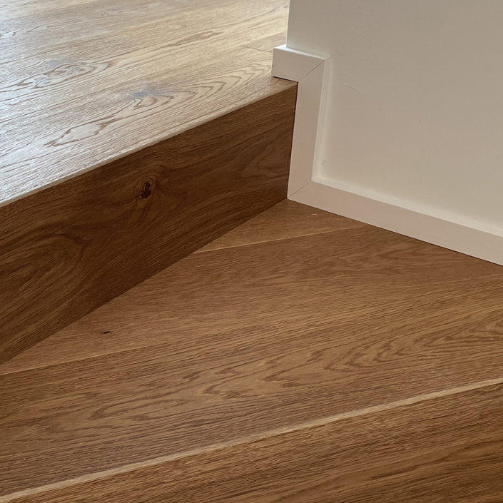 Treppendetail mit Sockel H